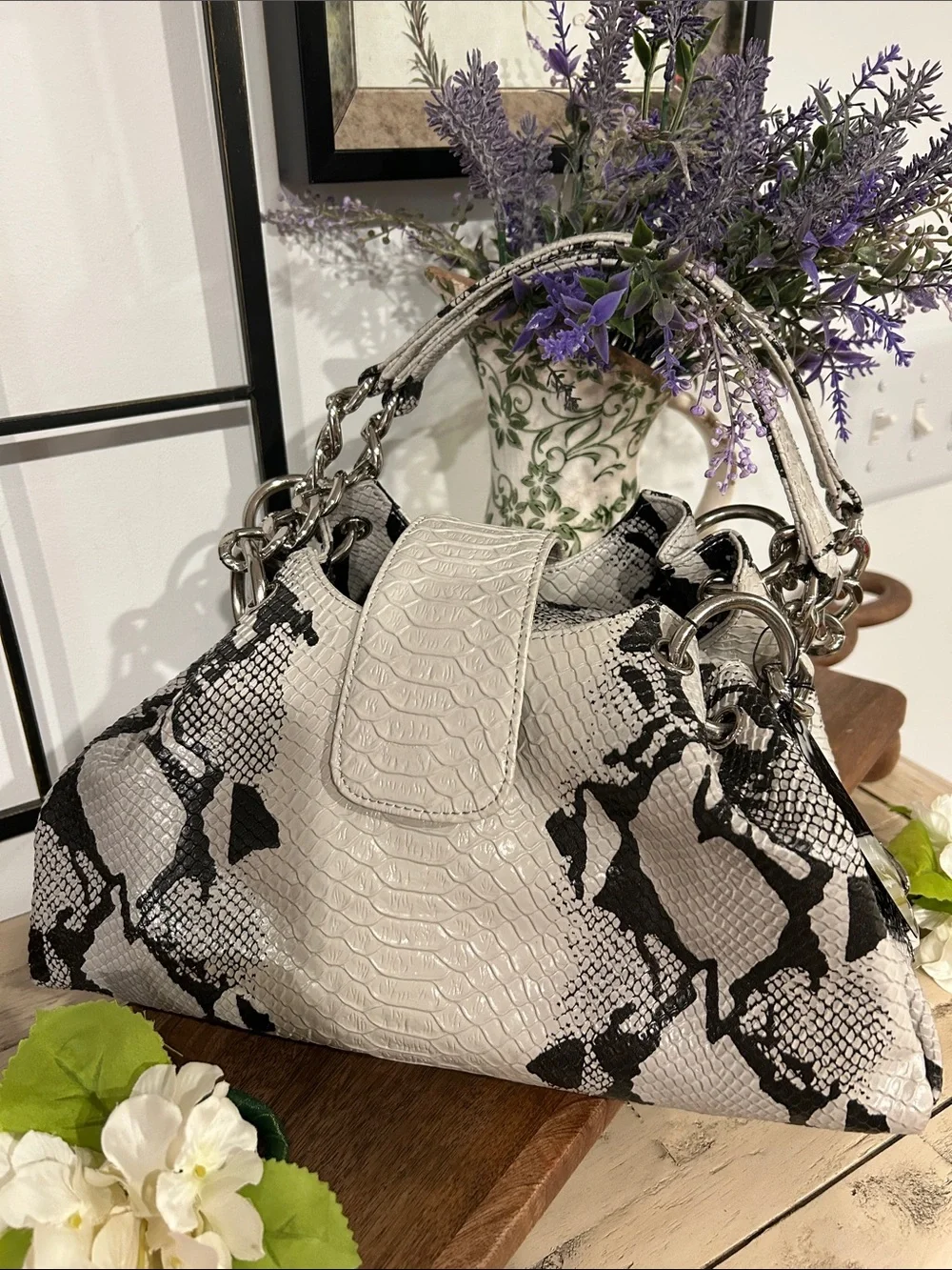 Isabella Adams Shoulder Bag in Cream and Black